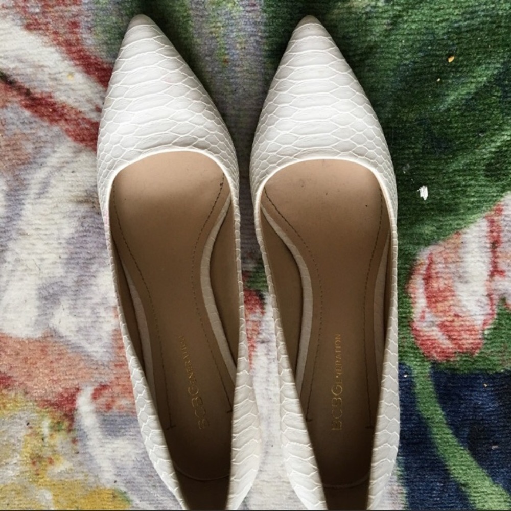 BCBG White snakeskin kitten heels